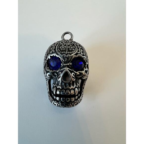Skull Pendant Blue CZ Eyes Unsex Unknown Metal - Picture 1 of 4
